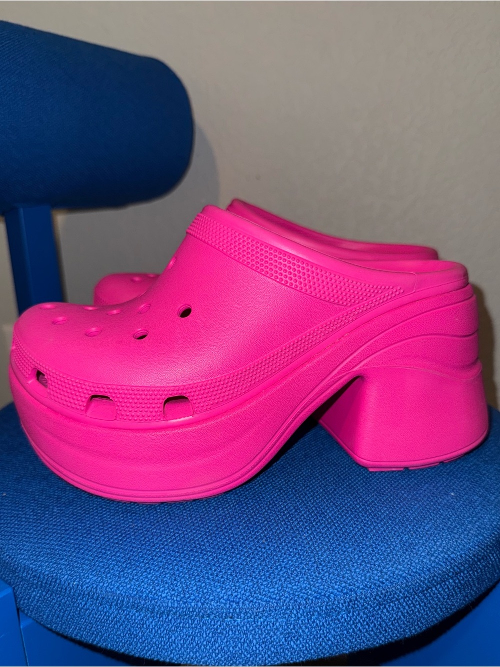 CROCS Hot Pink Siren Clogs Size 7 - Picture 7 of 8